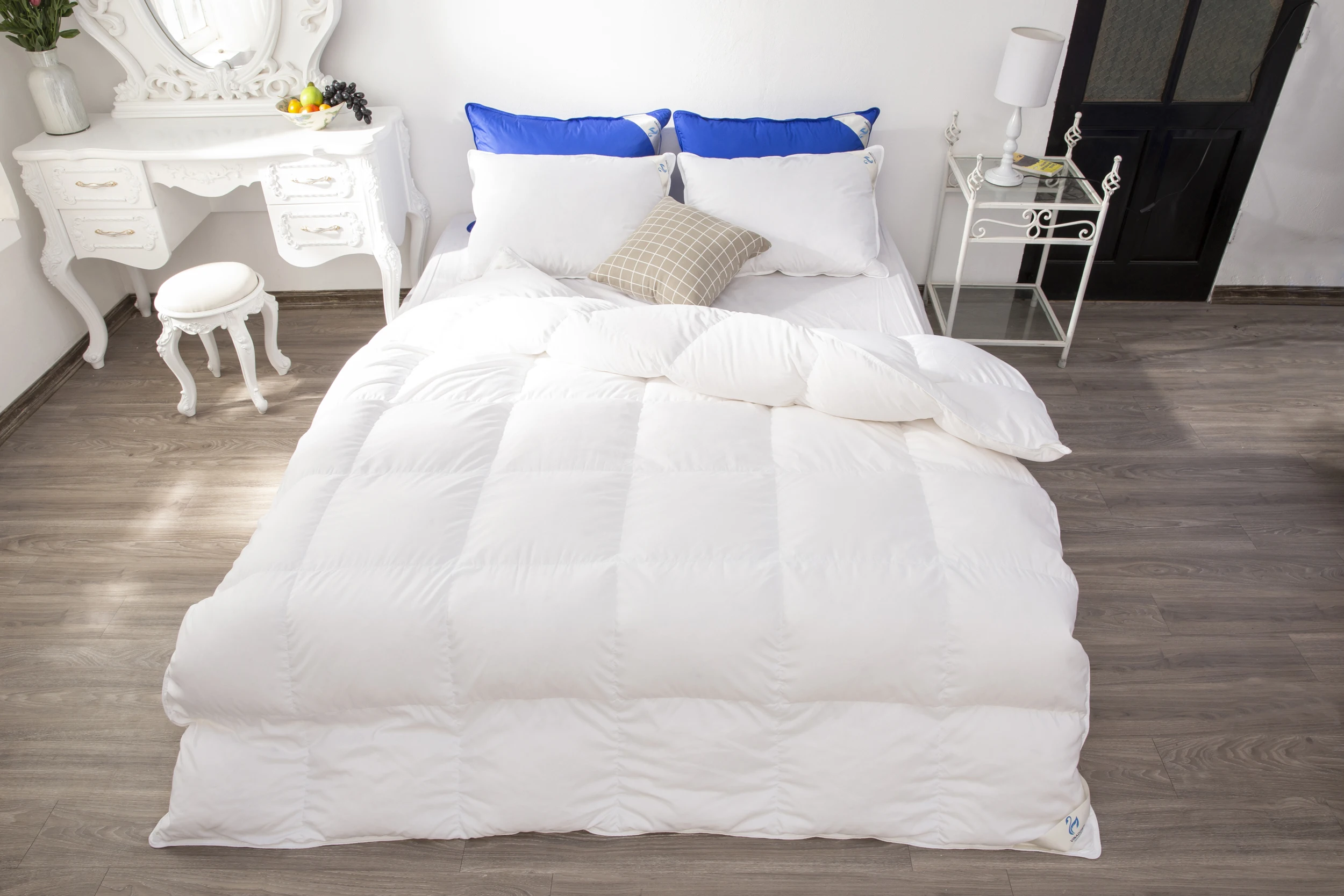 BEST SELLER  VIETNAM  LUXURY PLAIN  DOWN COMFORTER 100% MICRO POLY, 90% PURE WHITE DUCK DOWN QUILT