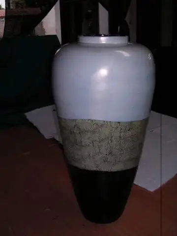 
Lacquer vase 