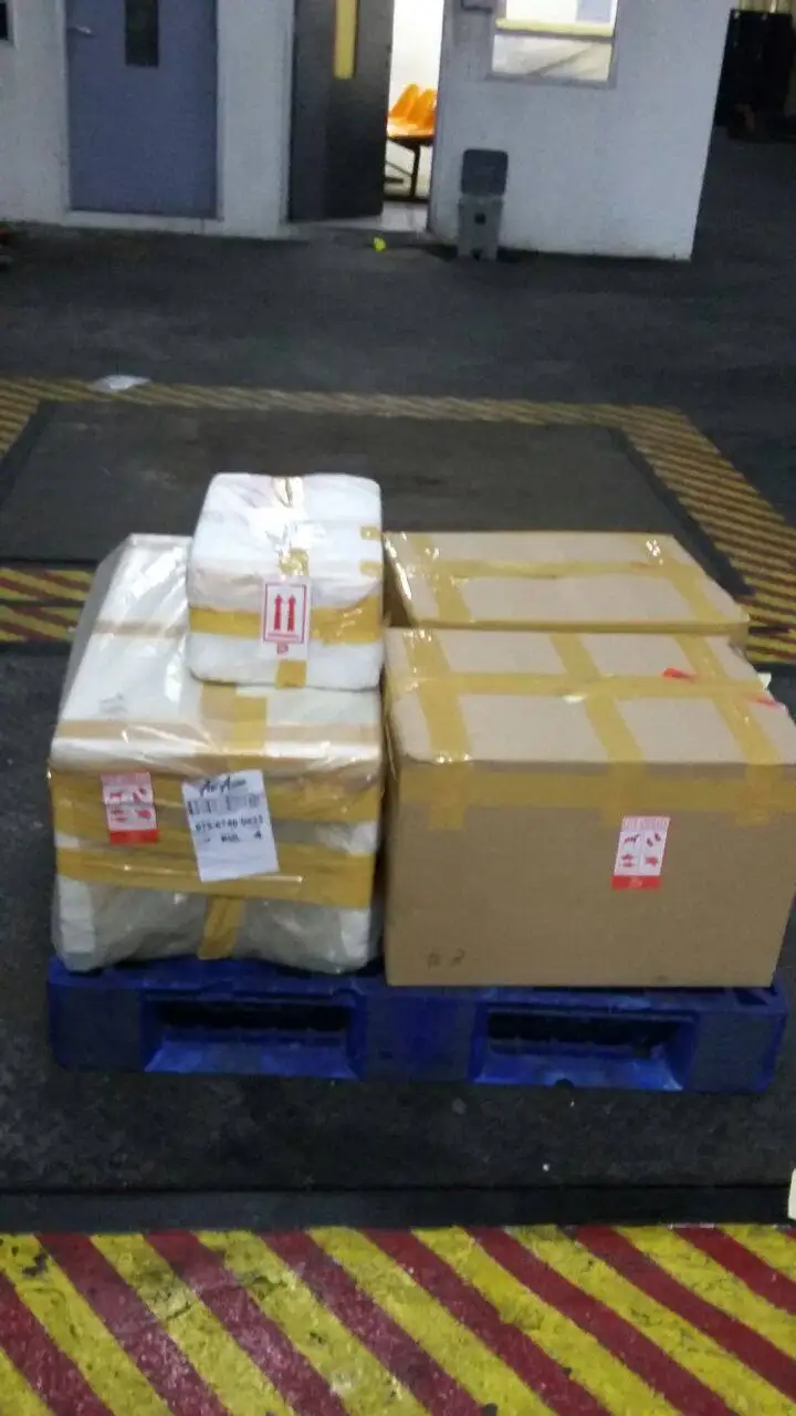  Одноразовые изолированные платья СИЗ дешевые Платья X XL XXL PP лаборатория