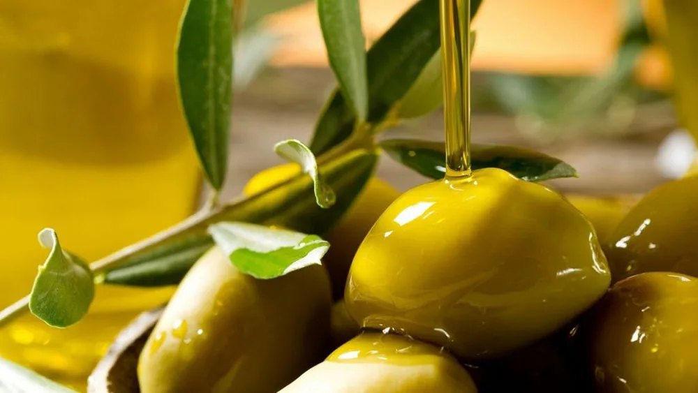 100% Italian Extra Virgin Olive Oil in bulk for wholesale ideal for export at the best price on offer