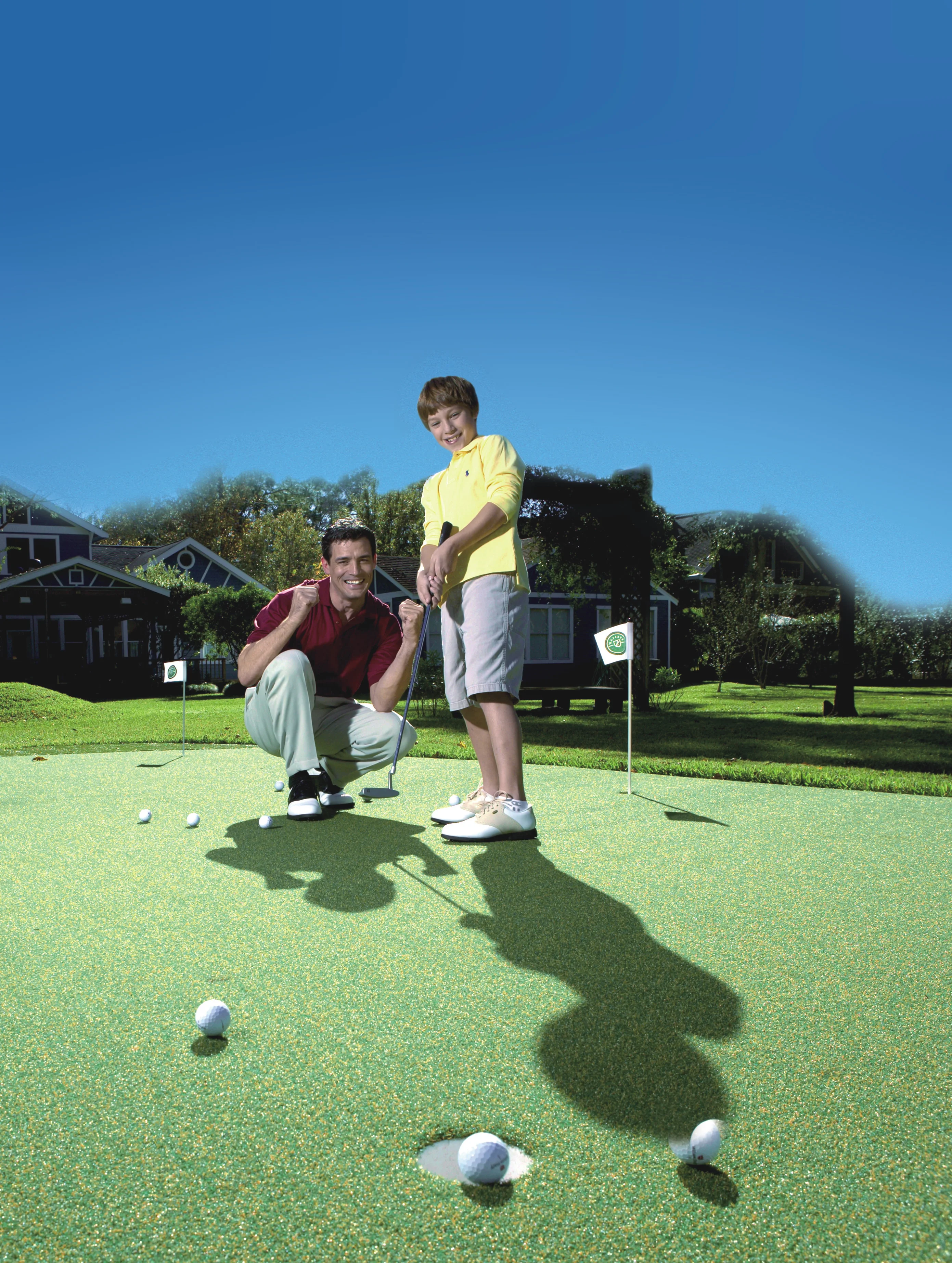  Зеленая профессиональная искусственная трава 13 мм