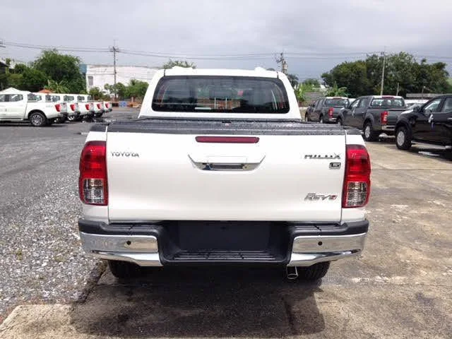 100% GOOD Pickup Truck for sale Toyota Hilux diesel pickup 4x4 in New Cars in stock