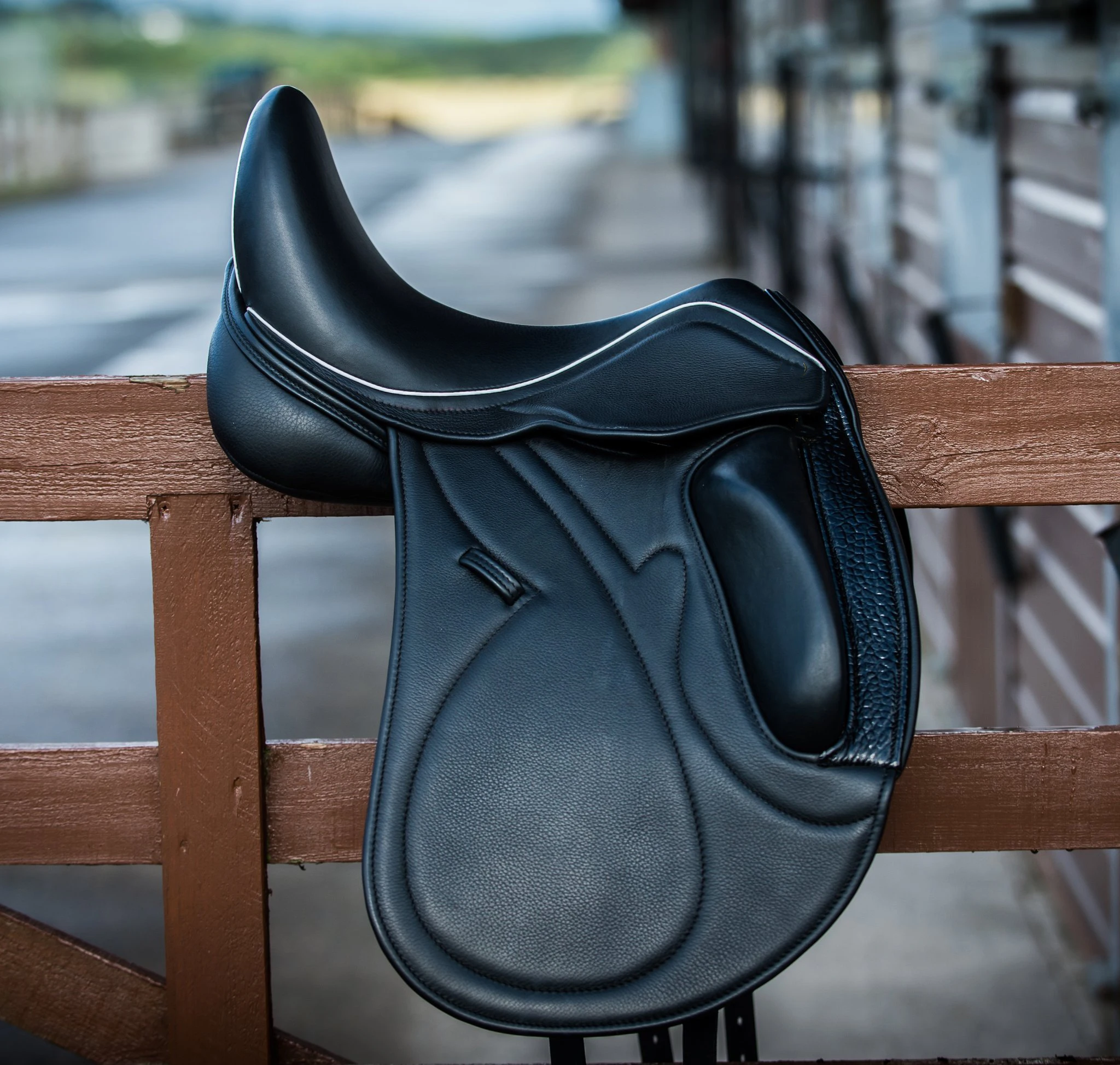 DRESSAGE SADDLE