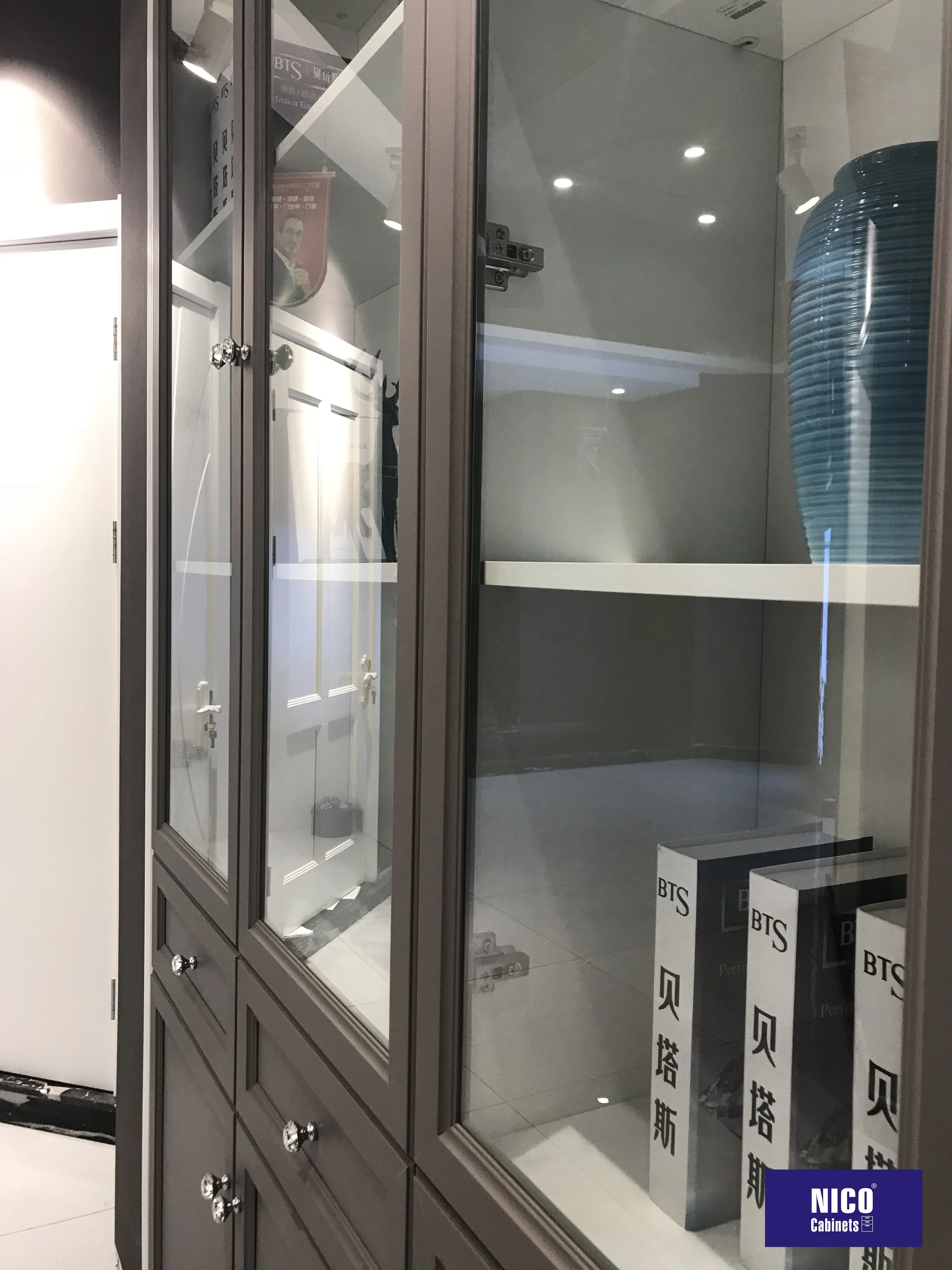 NICOCABINET Custom MDF Lacquer Bookcase 3 Tier Book Cabinet With Drawers And Glass Door Sapiens Bookcase