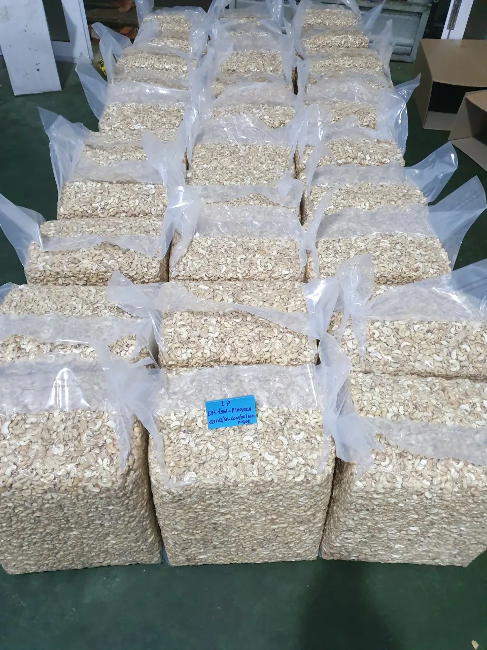 PREMIUM CASHEW NUTS WW320, WW240, WS, LP, SP... HIGH QUALITY. WHATSAPP NUMBER +84975952945