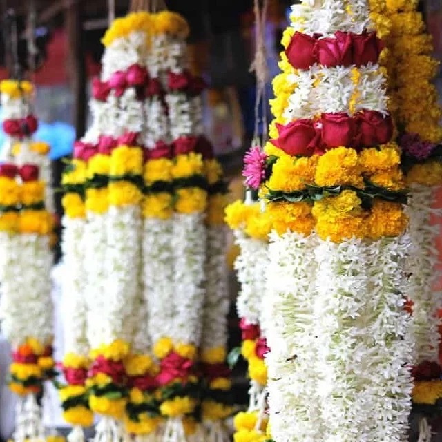 Fresh look Decorative Flowers Garland Medium & Large Size Fresh Flowers Temple Garlands Indian Manufacturer