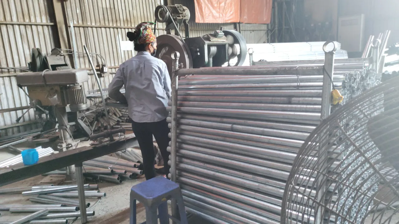 Made in Vietnam thickness 2.0mm steel acro jack scaffolding props export in Sri Lanka length size 4.5m or adjustable