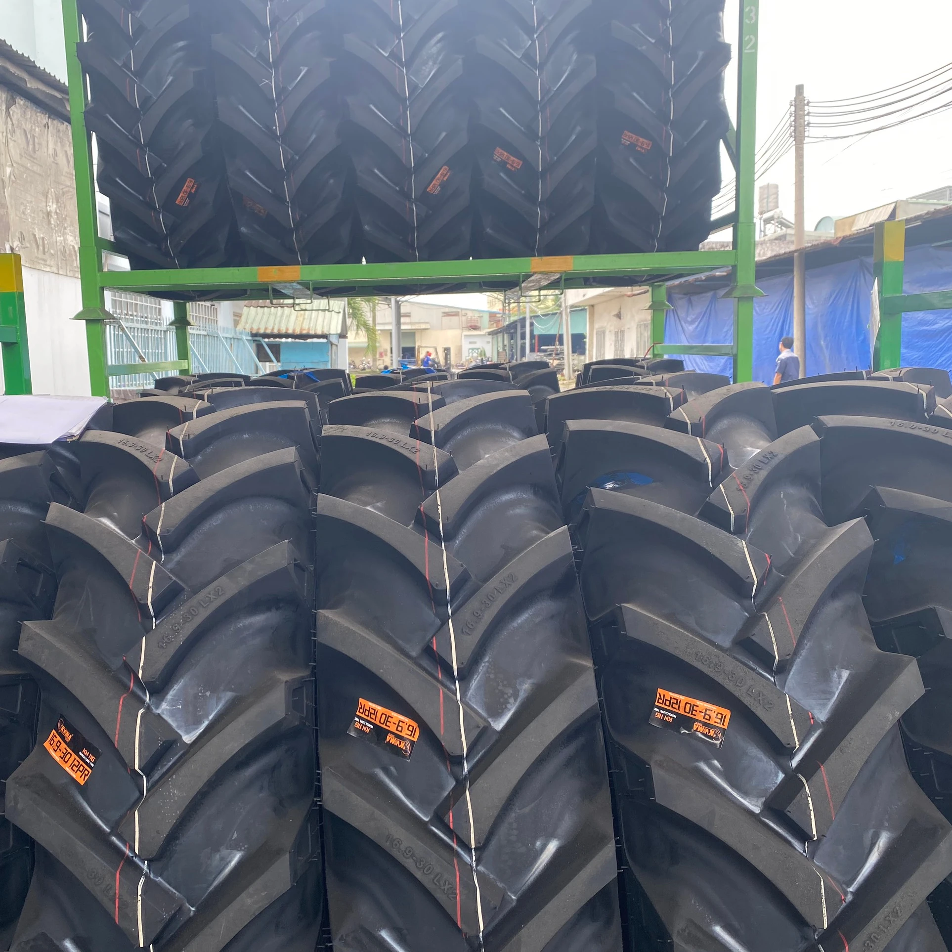 AGRICULTURAL TIRE 16.9-30-  CHEAP PRICE & HIGH QUALITY