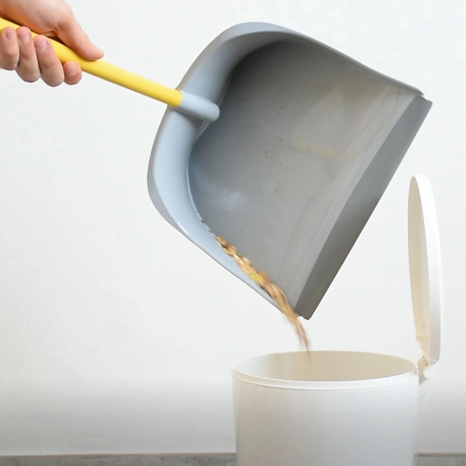 Upright Plastic Dustpan with Rubber Lip and Foot Fix | Long Yellow Metal Stick and Ergonomic Grip | Made in Italy