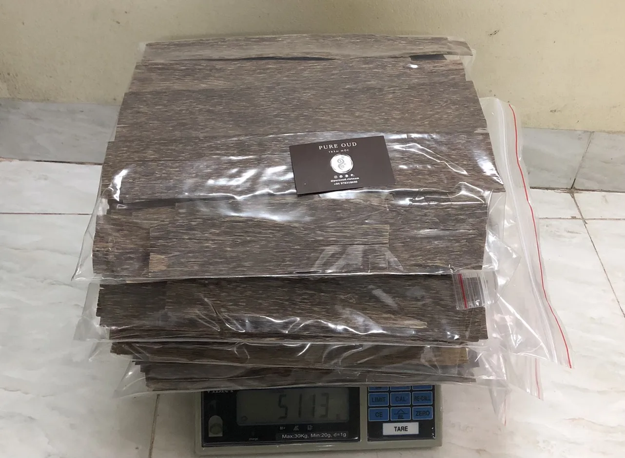 TRIPLE SUPER 1 SIDE FLAT OUD FROM PURE OUD VIETNAM WITH GOOD HANDCRAFT METHOD