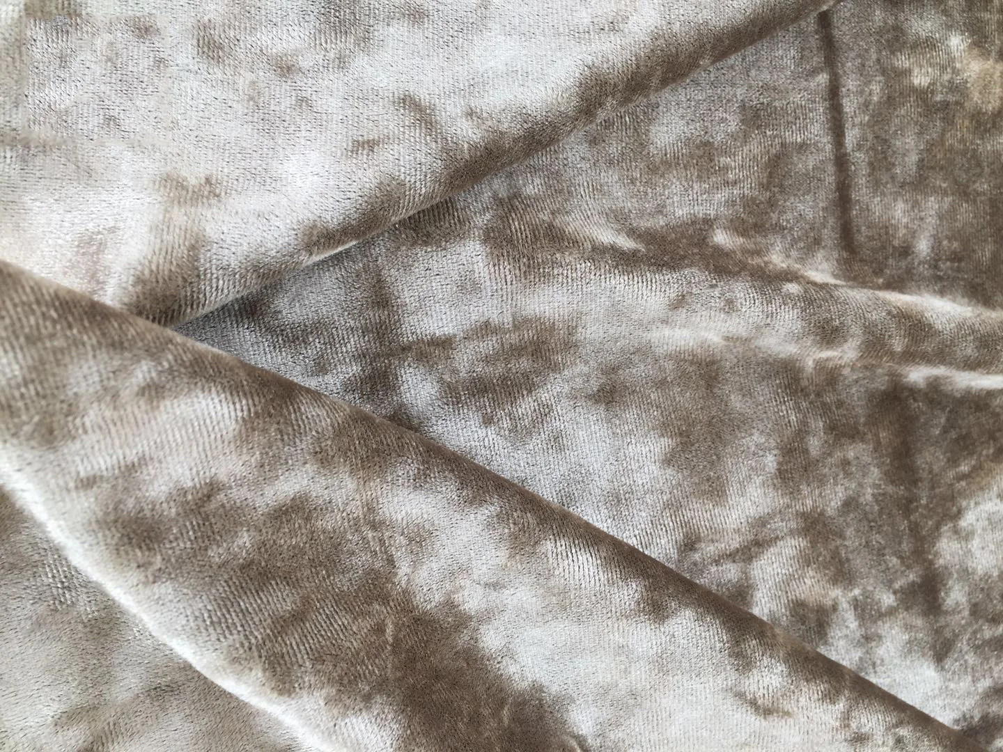 In stock 230g full 100% polyester knitted short pile plush velvet sofa fabric