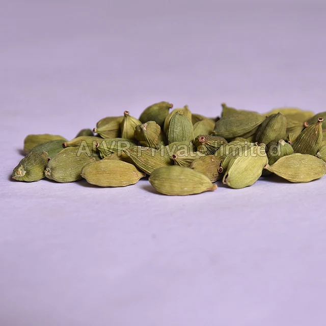 Natural Best Quality Fresh Green Cardamom Elachi Spice for Wholesale green cardamom dry Best cardamom Market price