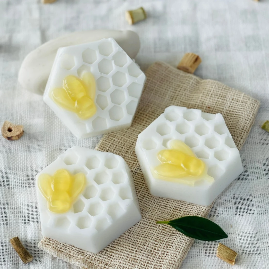 Costom 80g. Honey and Collagen Soap Bath Toilet Soap Whitening Clean & Clear Handmade Glycerin  Quality Products From  Thailand