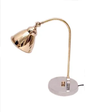 Современная регулируемая настольная лампа