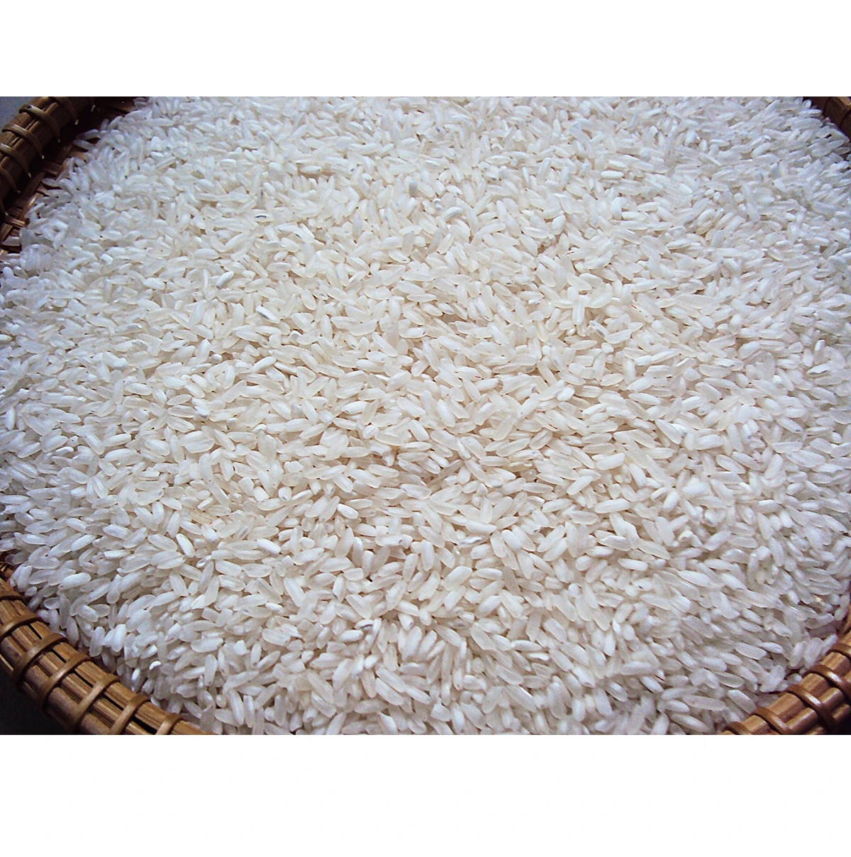 Самый продаваемый продукт изготовленный во Вьетнаме среднее зерно превосходный белый рис натуральный сушеный лучшее качество