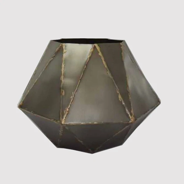 Modern Designed Iron Flower Vase Latest Tabletop Decoration for Restaurants