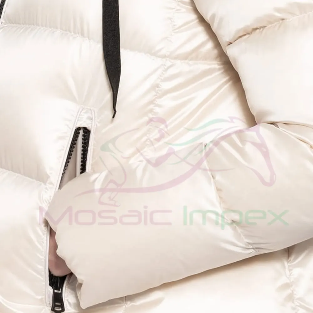 Женское пуховое пальто с вышивкой