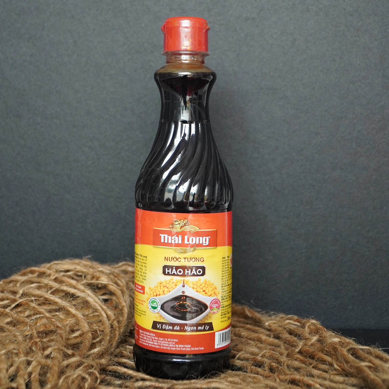 Соевый соус премиум-класса бутылка 250 мл изготовленная из Вьетнама с обслуживанием OEM подходит для вегетарианских блюд