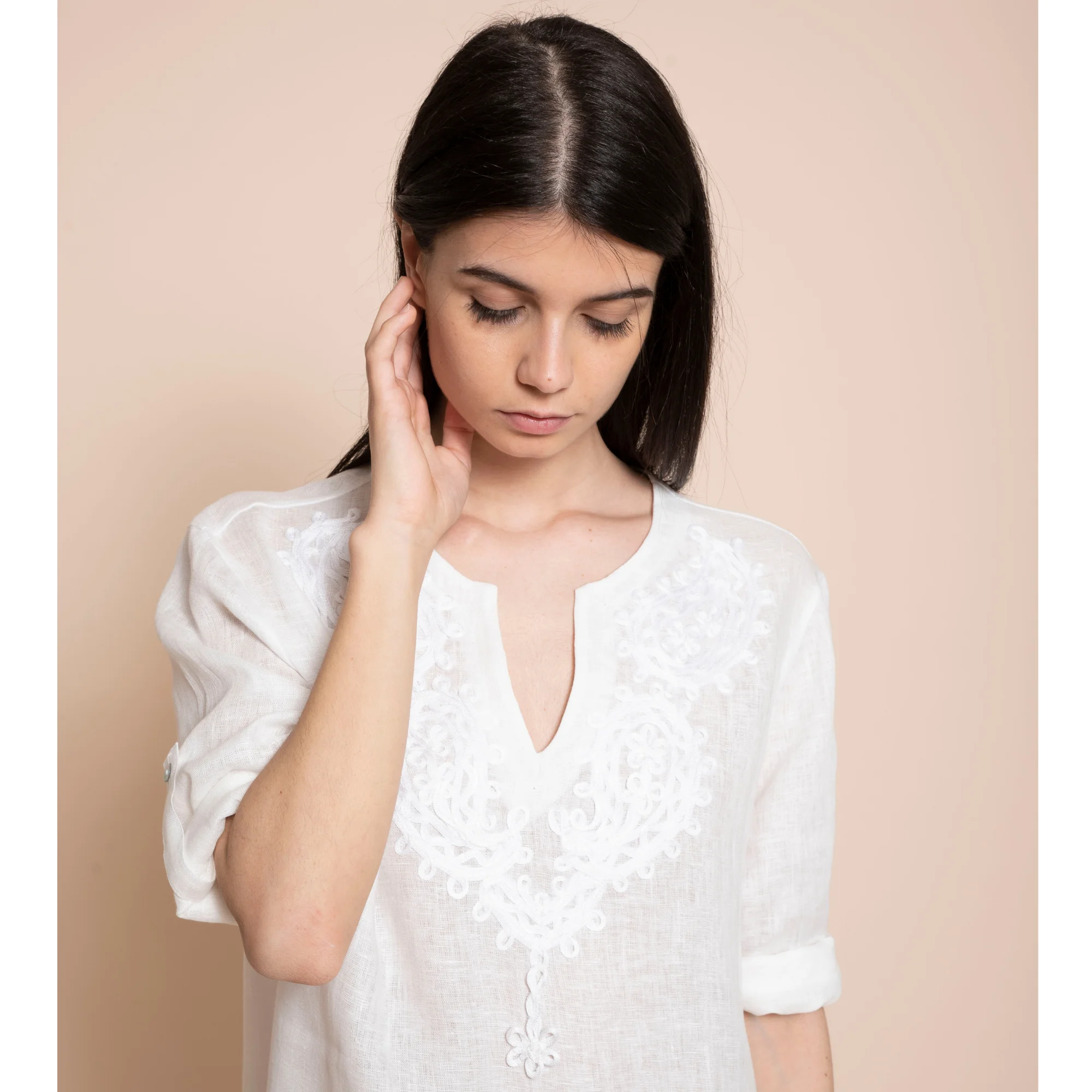 Italian best quality long dress with V-neck with embroidery three-quarter sleeves and rounded hem 100% linen, for the day