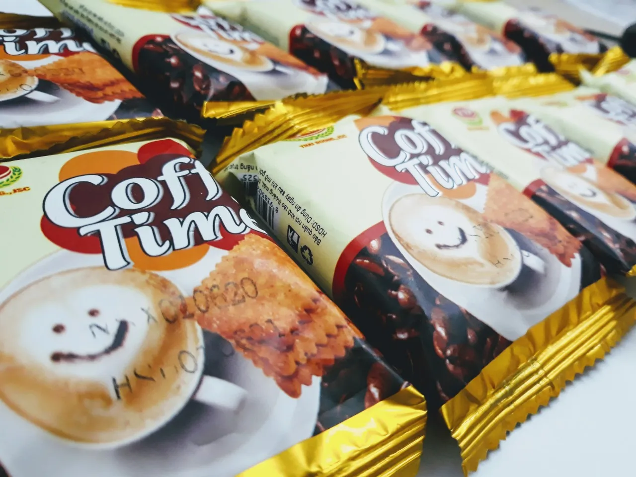 Attractive Offer from Vietnam Coffee Cracker 320gr box with paper handle bag of high quality