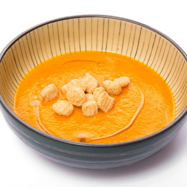  Крем из тыквенного супа с хиноа и куркумой. Органическая
