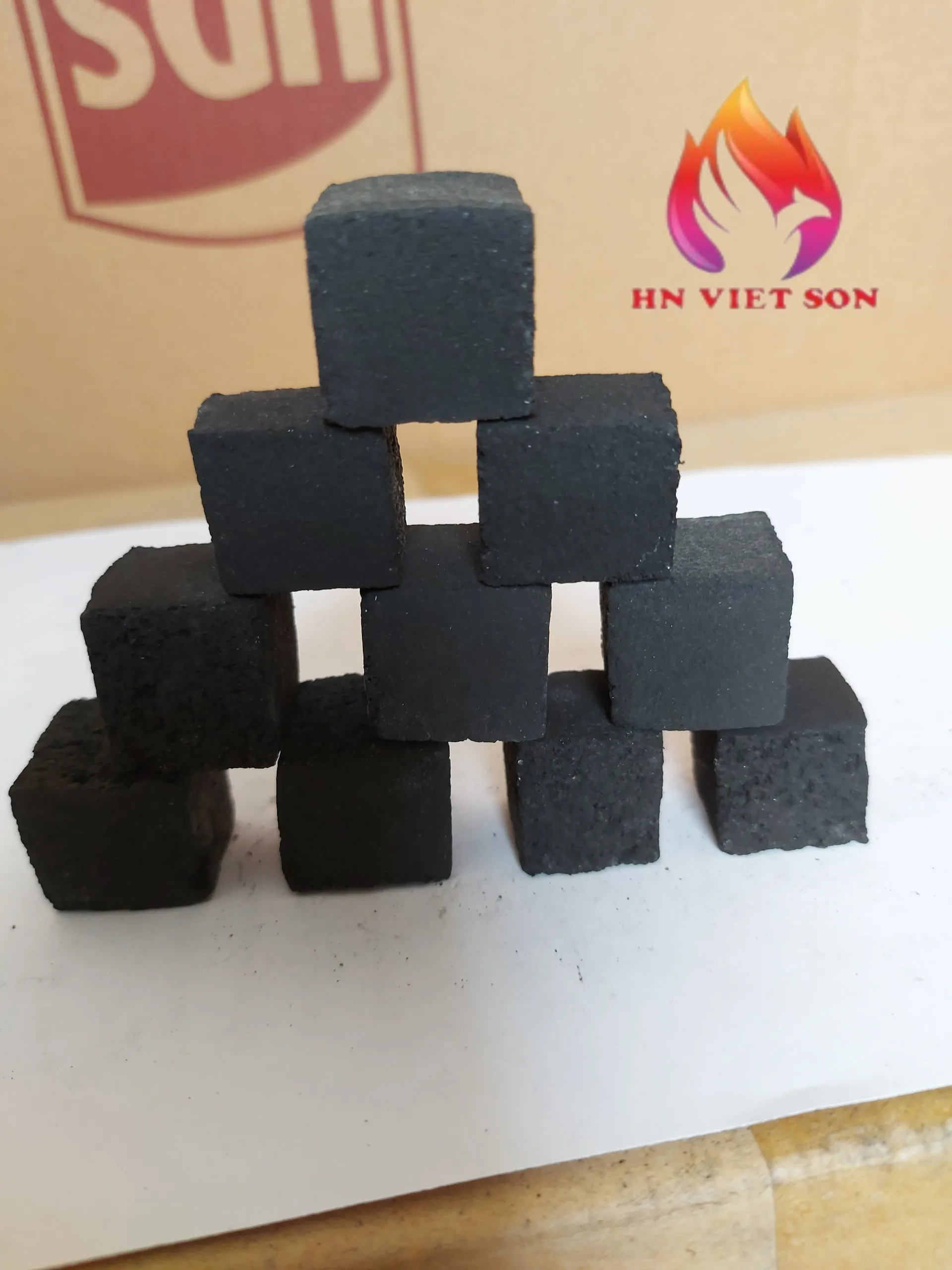 Вьетнам без запаха 25*25*25 мм кокосовый уголь для кальяна кубический