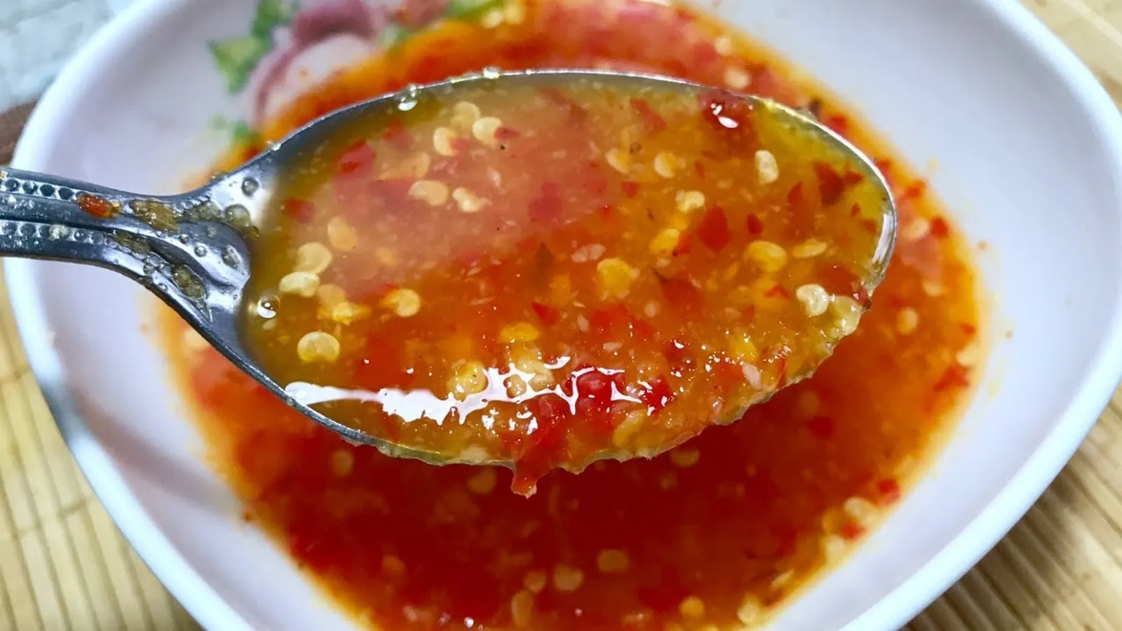 Сладкий тайский соус с чили Lobo 300 мл. (1X2X6)