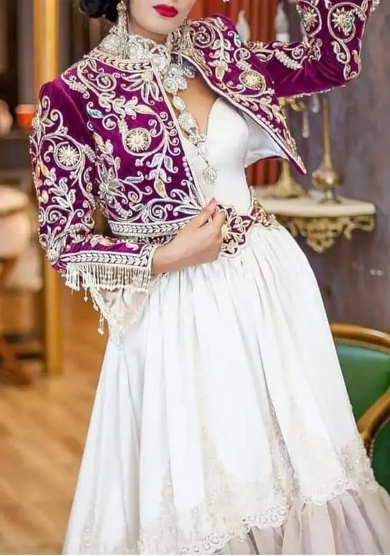 PRETTY  SHORT JACKET WITH SKIRT & ITS EMBELLISH OF HEAVY WORK DABKA,CRYSTAL BEADS,GLASS STONE FOR PARTY WEAR/WEDDING@2022