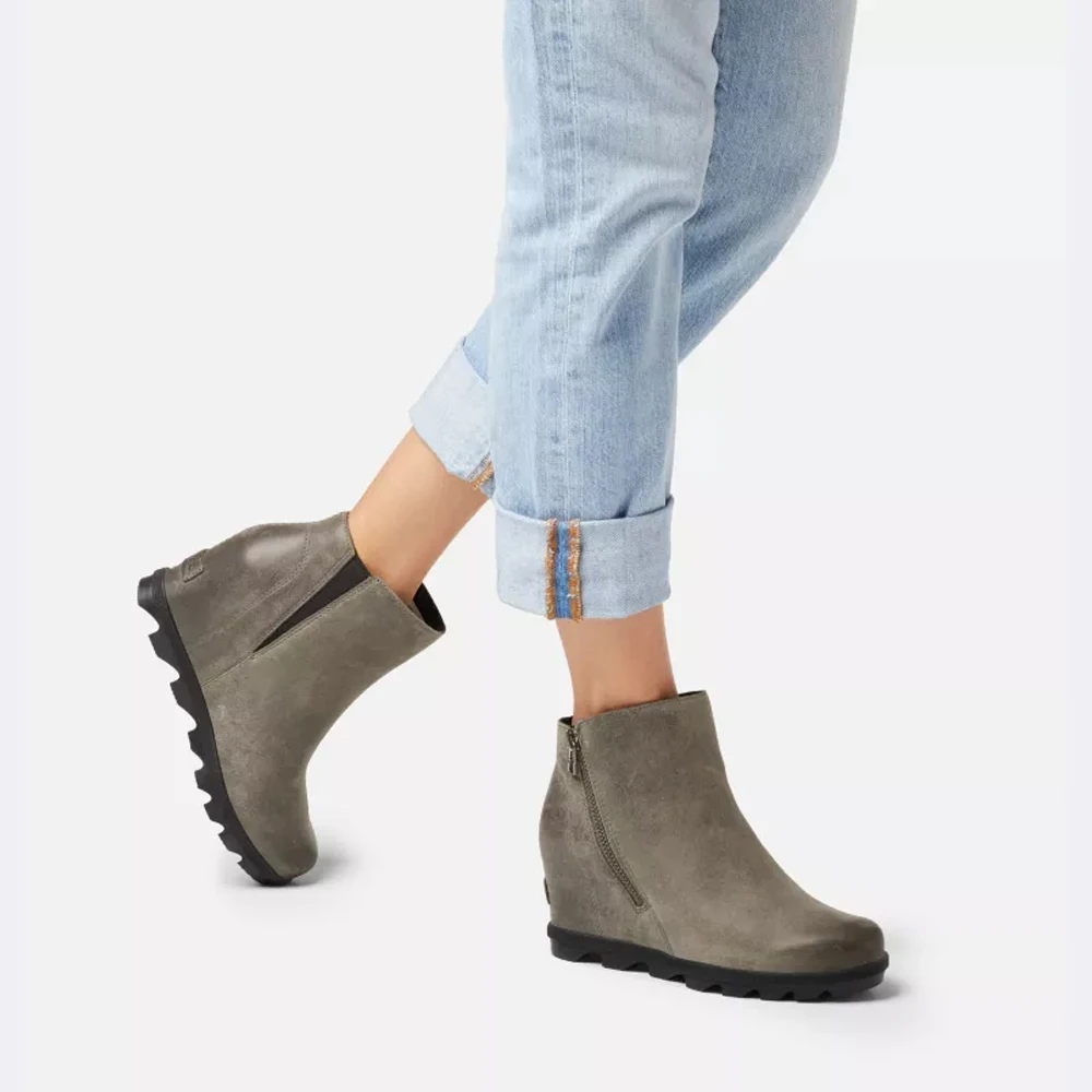  Коричневые женские ботинки на танкетке высоком каблуке с мехом в западном стиле