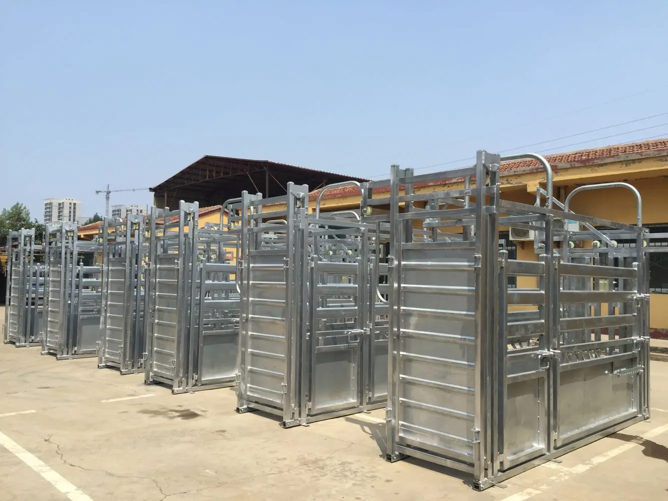 Portable super standard cattle crush cattle squeeze chute for sale(XMR)