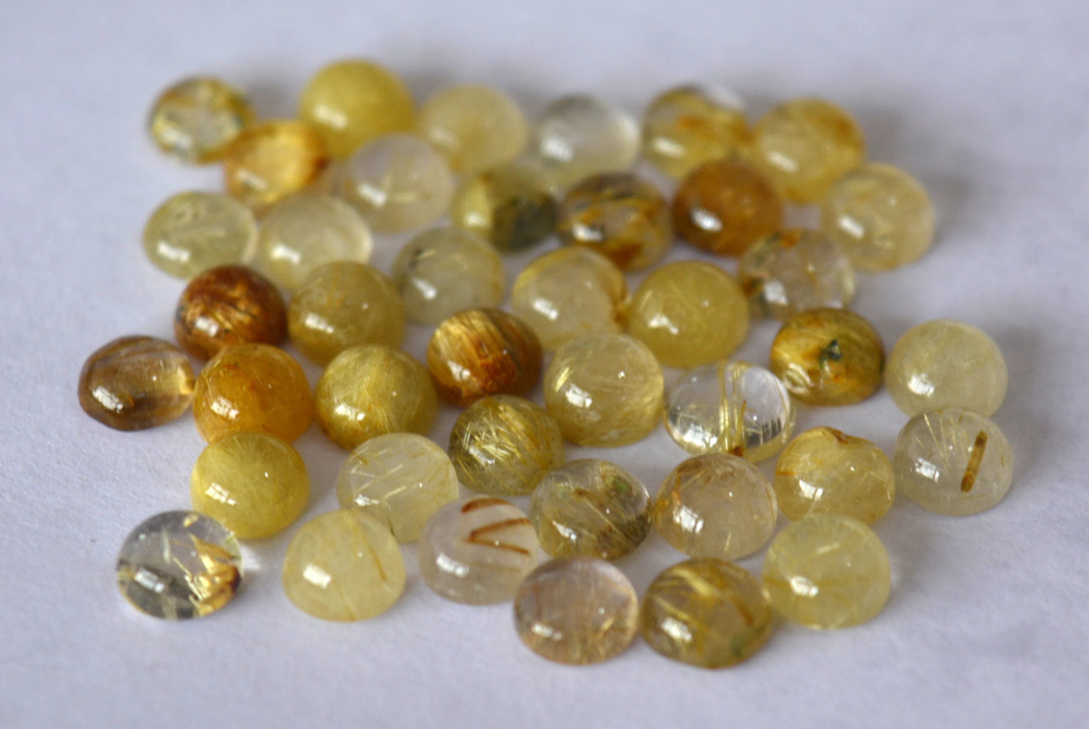 Натуральный Золотой Рутиловый Кварц 4 мм до 8 круглый кабошон-свободный высшего качества