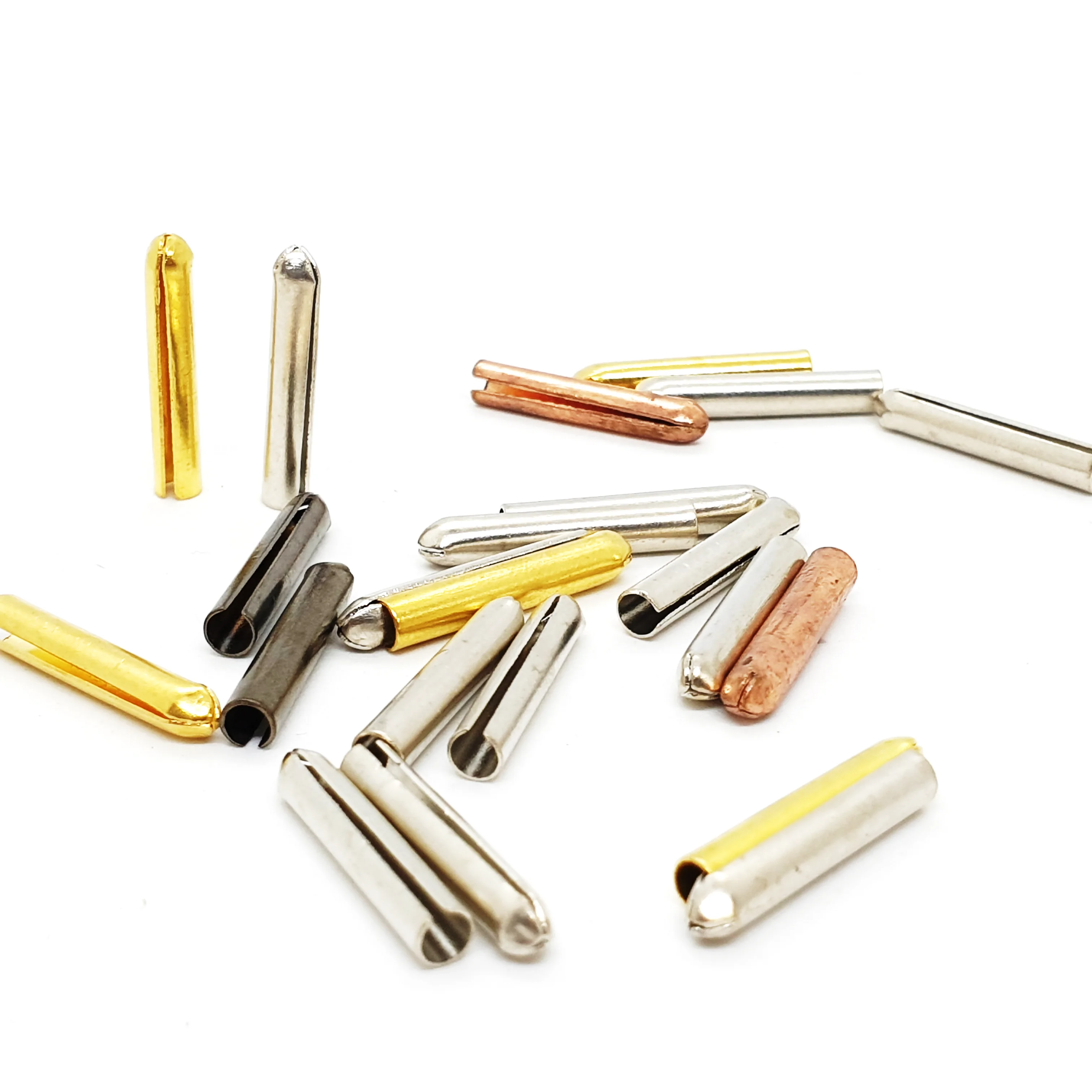 Шнурки для обуви заканчивается с металическим наконечником на носке Aglets