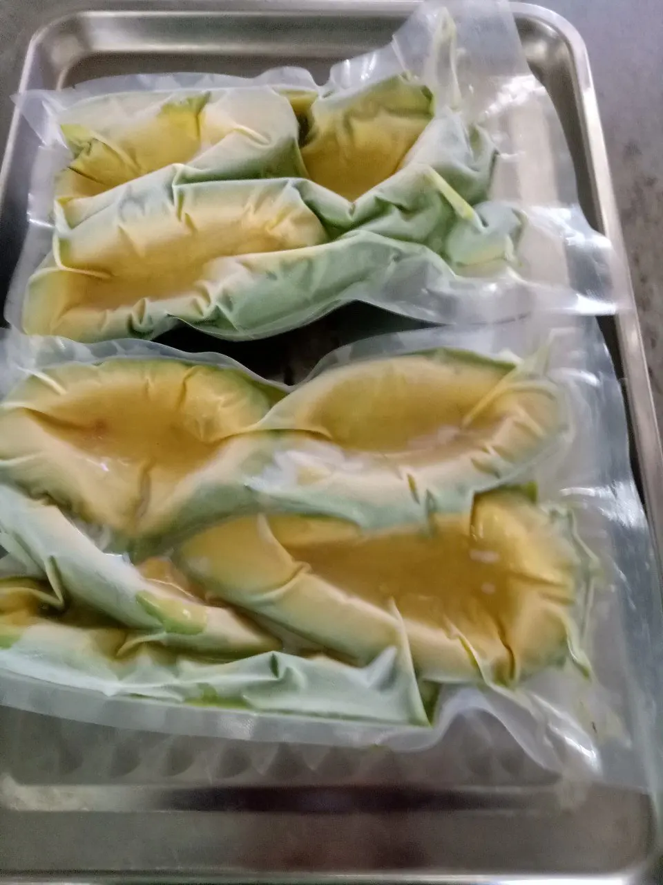 IQF FROZEN AVOCADO HALF CUT/ FROZEN AVOCADO CHUNK  FROM VIET NAM PACKING 10KGS//CARTON