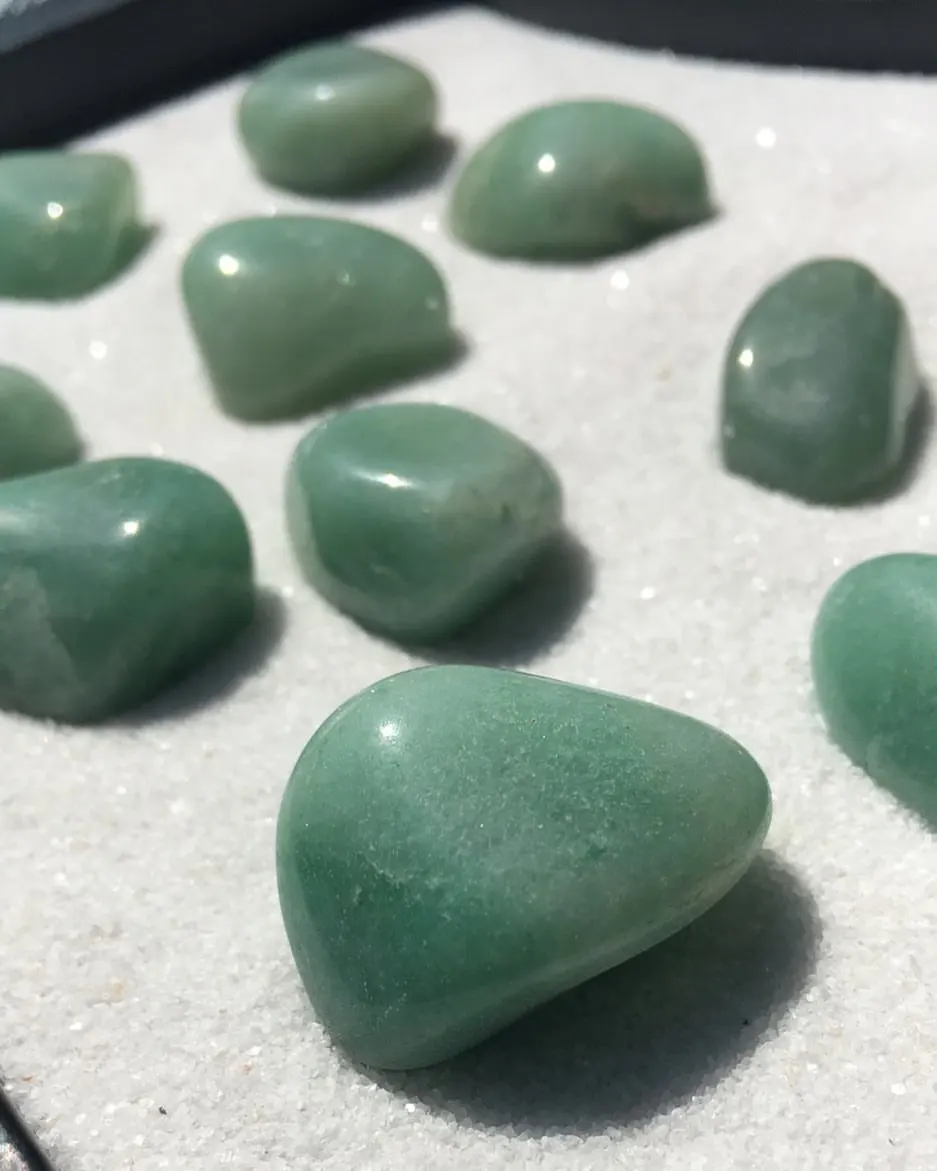 Wholesale natural green aventurine tumble stone for reiki healing gemstone bulk green crystal tumbled healing stone pebbles