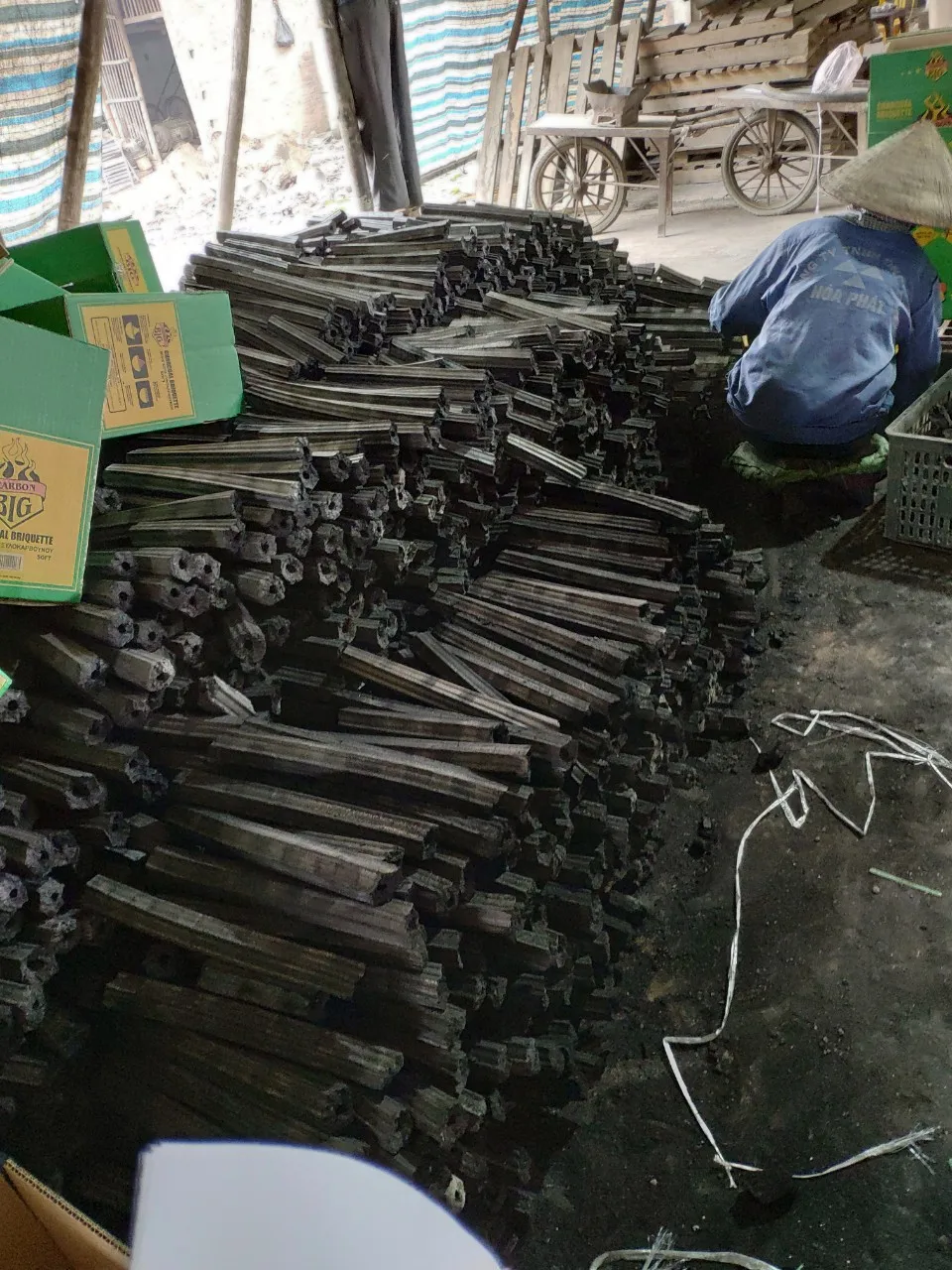 Premium quality  hexagonal  sawdust briquette charcoal  for restaurants