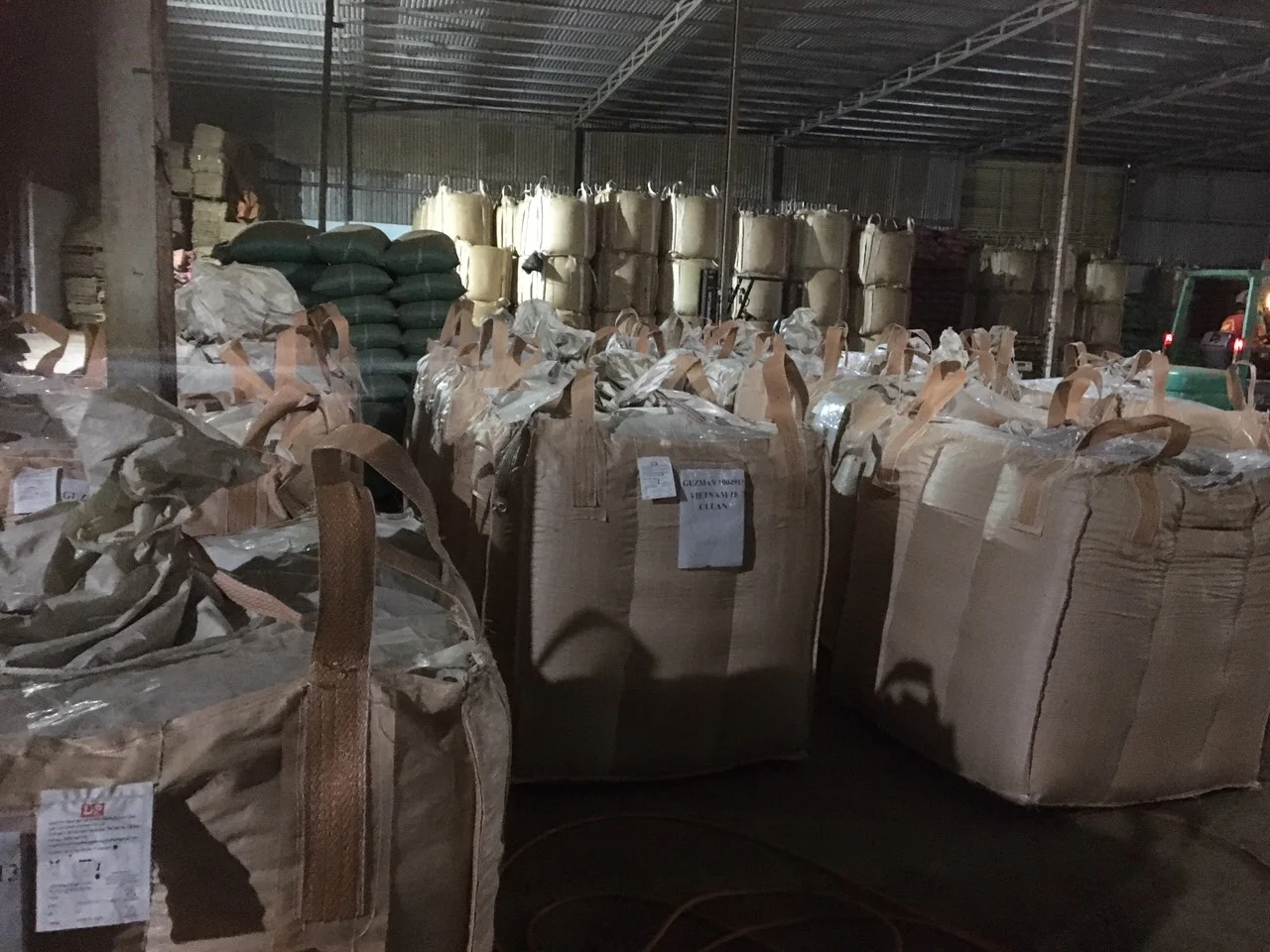 Вьетнамский КОФЕ ROBUSTA Зеленые зерна высокое качество Лучшая цена