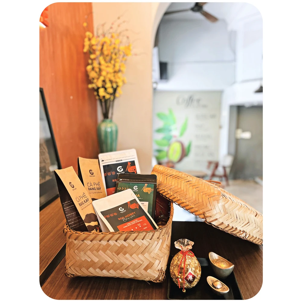 Ready-to-brew Customized blend Arabica Robusta Coffee high-quality Single-Origin Vietnamese Heritage Ground Coffee Bag 500g