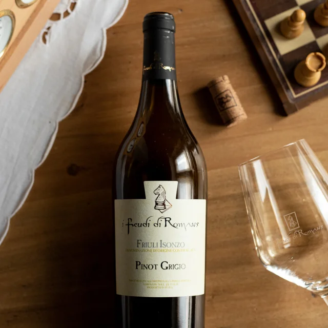 Christmas gift Premium Quality dry White wine  Pinot Grigio I Feudi di Romans 0,75 L Bottle of Wine Wine Bottle