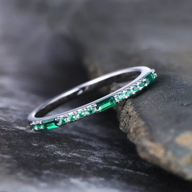 925 стерлингового серебра Половина Вечность Изумрудный обручальное кольцо Багет Форма обещание обручальное кольцо, возможно, на день рождения, на юбилей кольцо