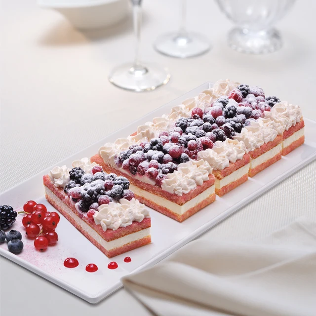 High Quality Italian Wild Berries Precut Cake Wholesale Frozen Dessert Fruit Cake Family Pack 430g