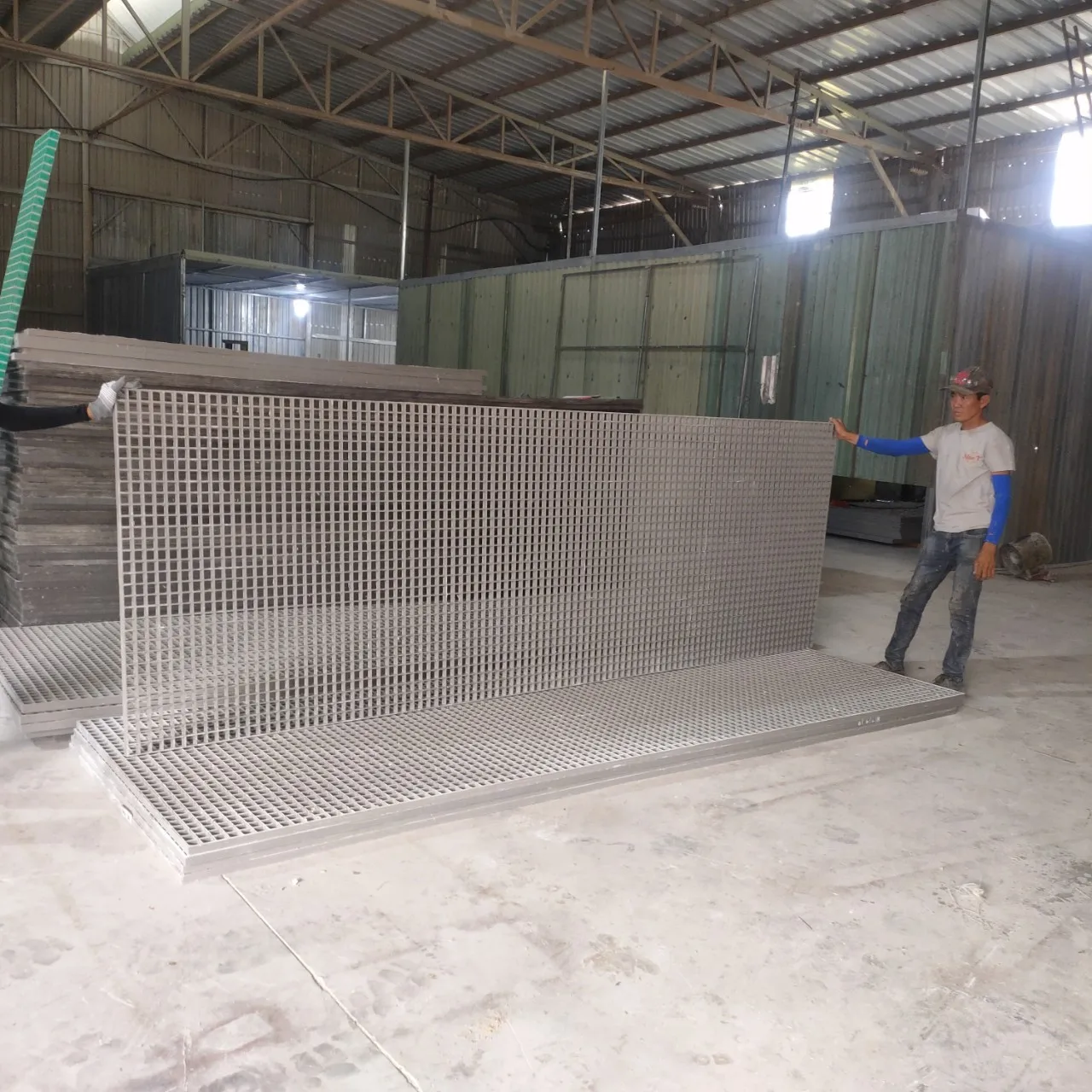 50  - 100 kg Non-conductive Flame Retardant Acid Resistant Molded Composite Grating FRP Gray