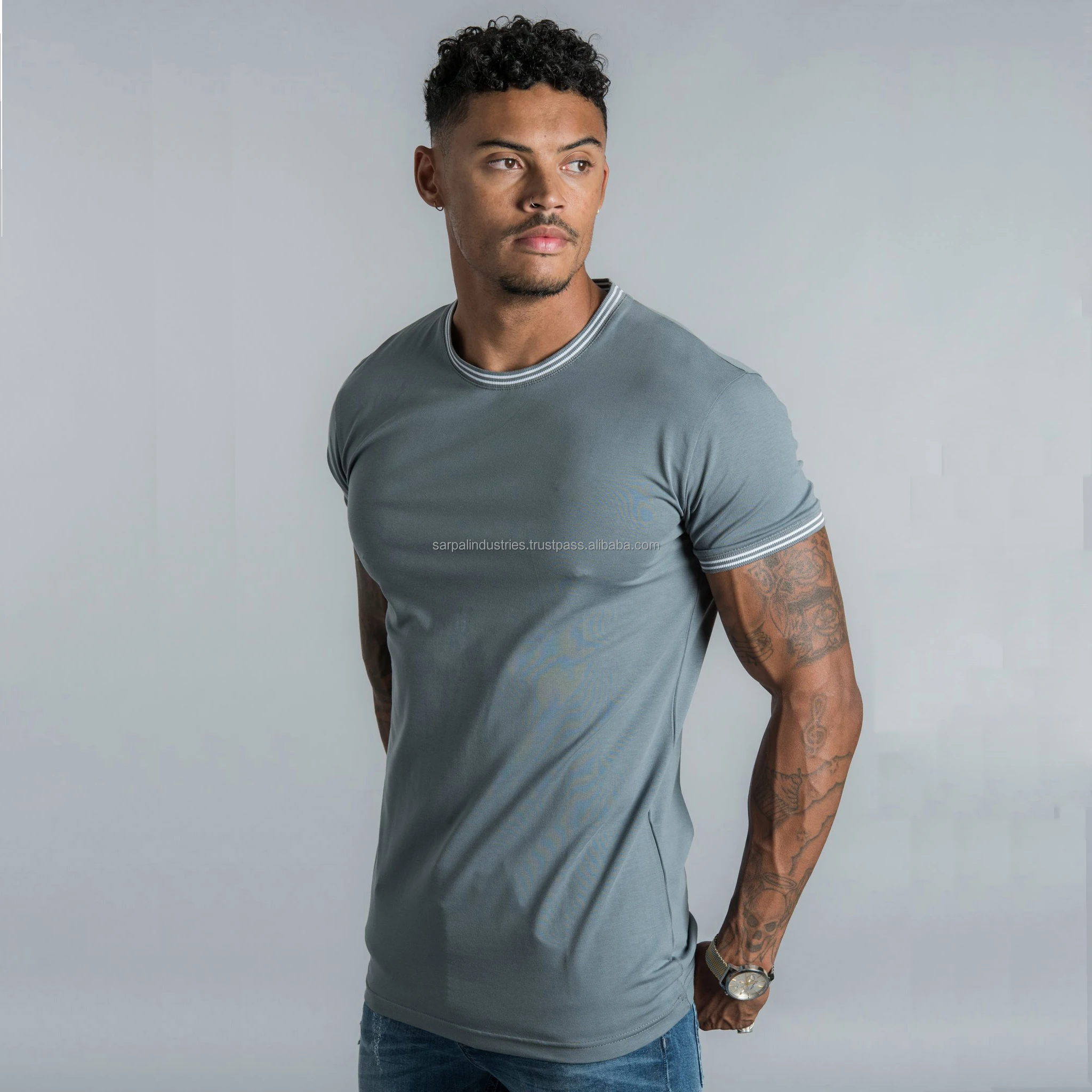  Оптовая продажа обтягивающая футболка из хлопка и полиэстера под заказ