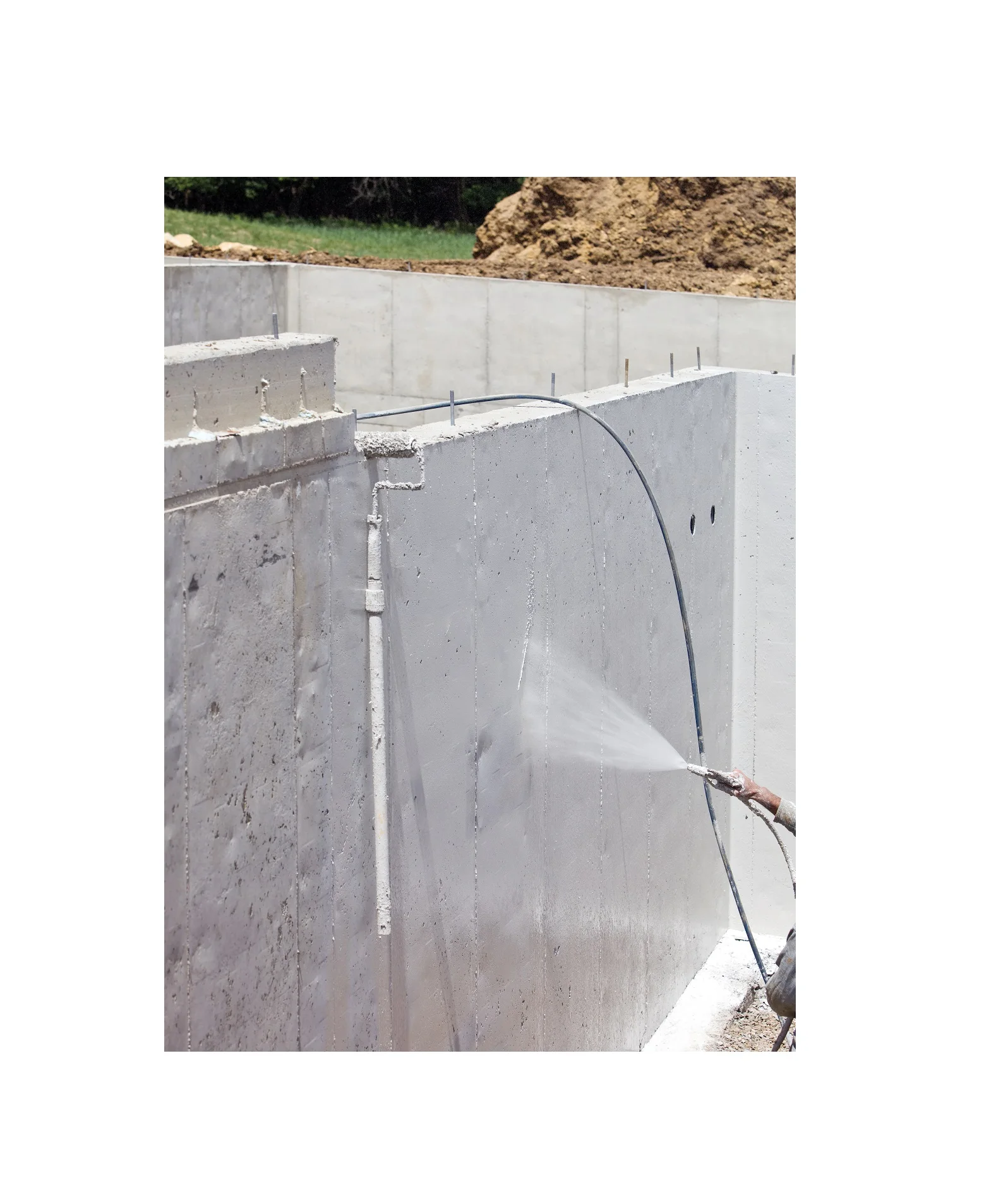 Spray Waterproofing Elastomeric Roof Coating