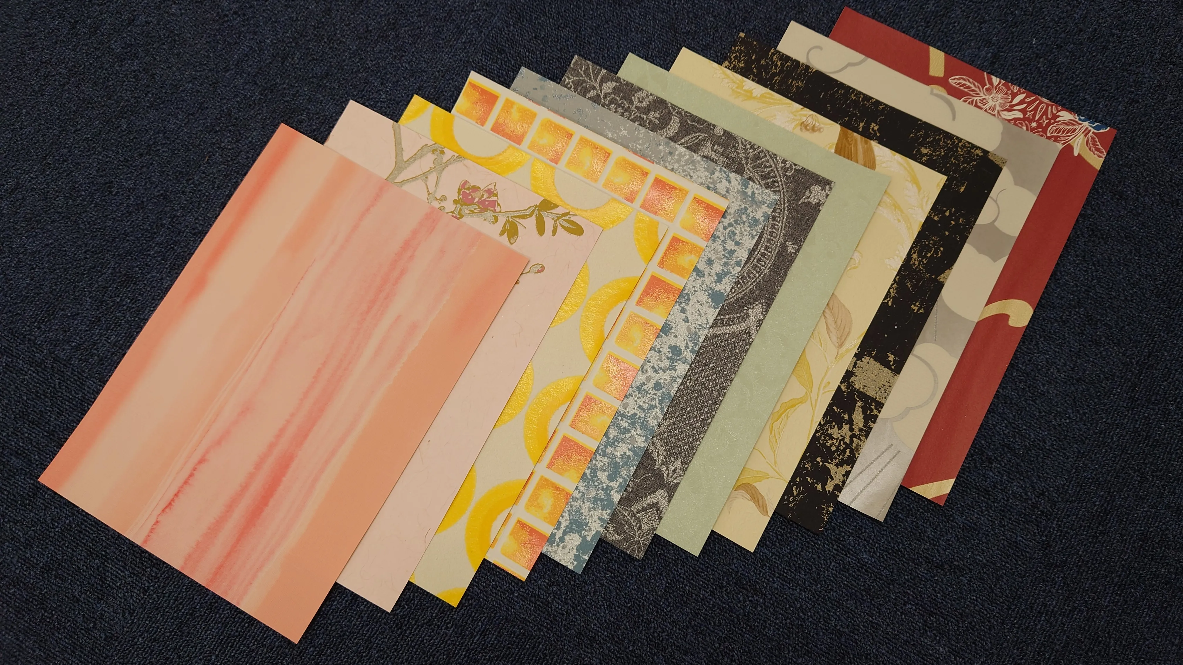 This wallpaper is made in Japan and is recommended for those who like Japanese design WA room.