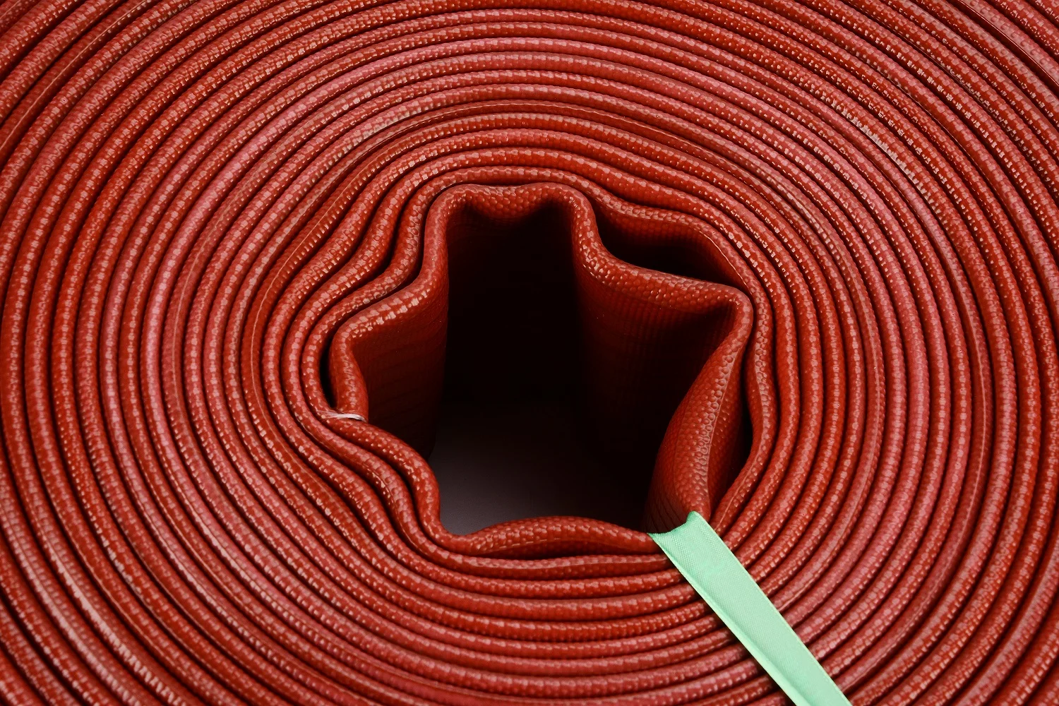 Синтетический резиновый материал длиной 25 м/30 м, больше 16 бар красного резинового шланга из Китая