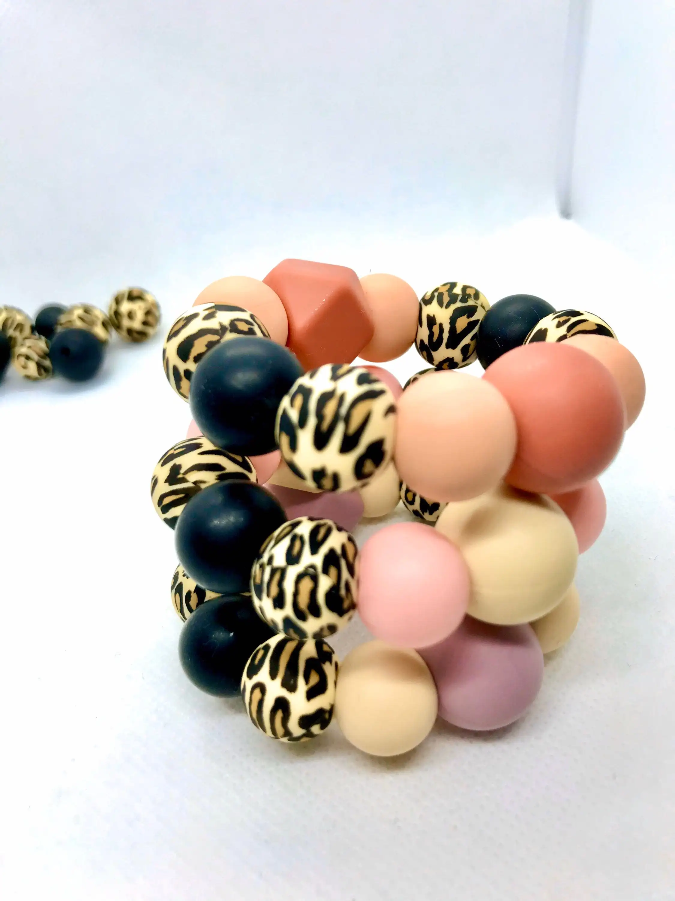 
Pacifier Silicone Clip Leopard Print Beads Universal Soother Clip Baby Shower Gifts 