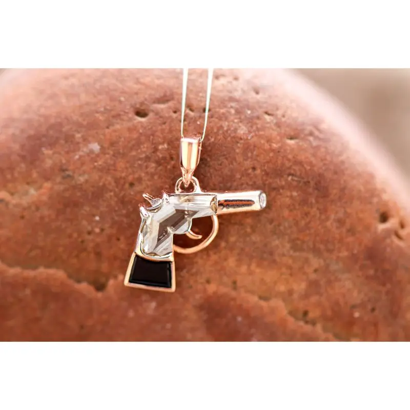 Натуральный золото бриллиант Пистолет Шарм Подвеска 1 gms с алмазными подвесками Замшевые женские ботинки модный 18k естественный Золотое очарование кулон для мужчин и женщин