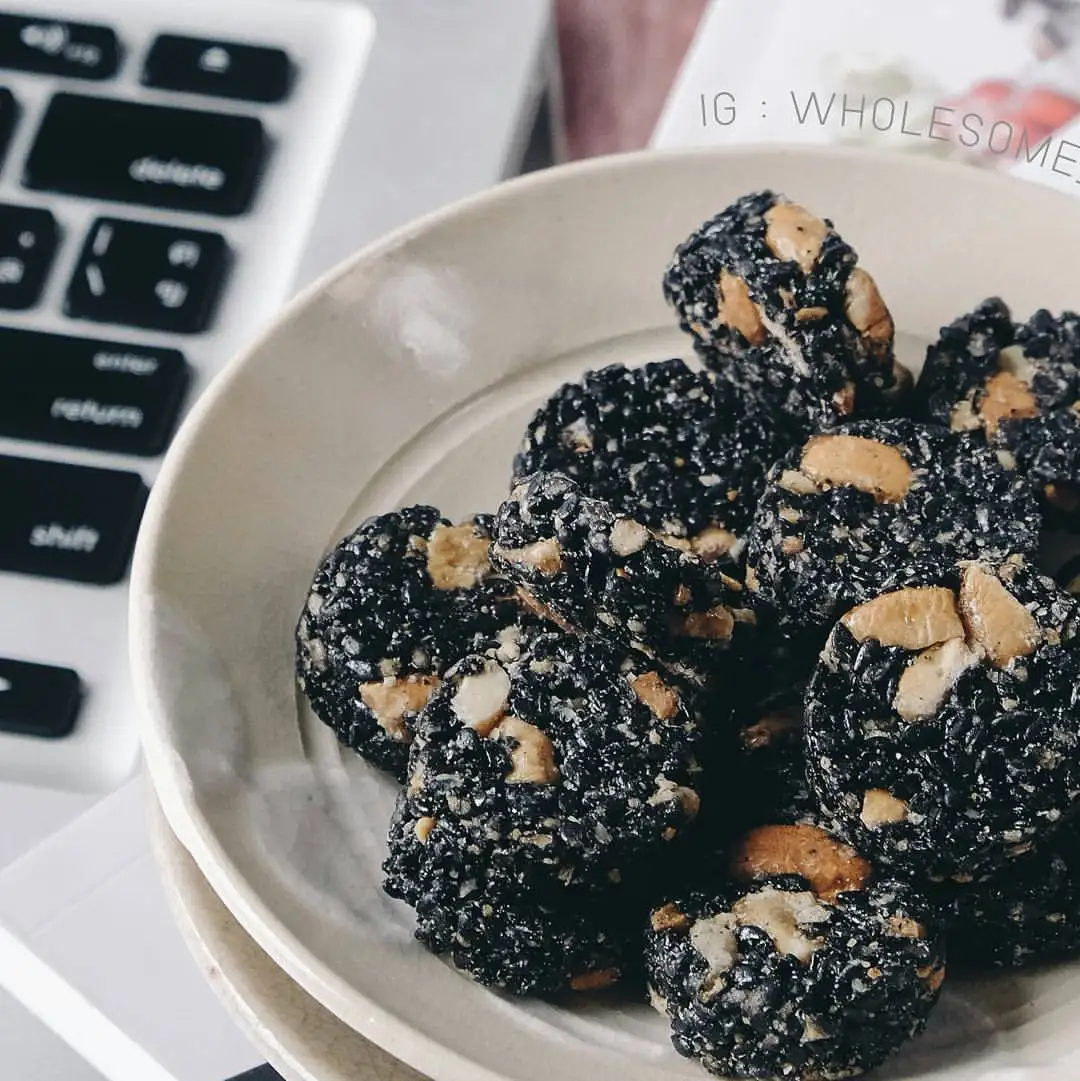 
Healthy Mixed Nut snack with black sesame made from Thailand 