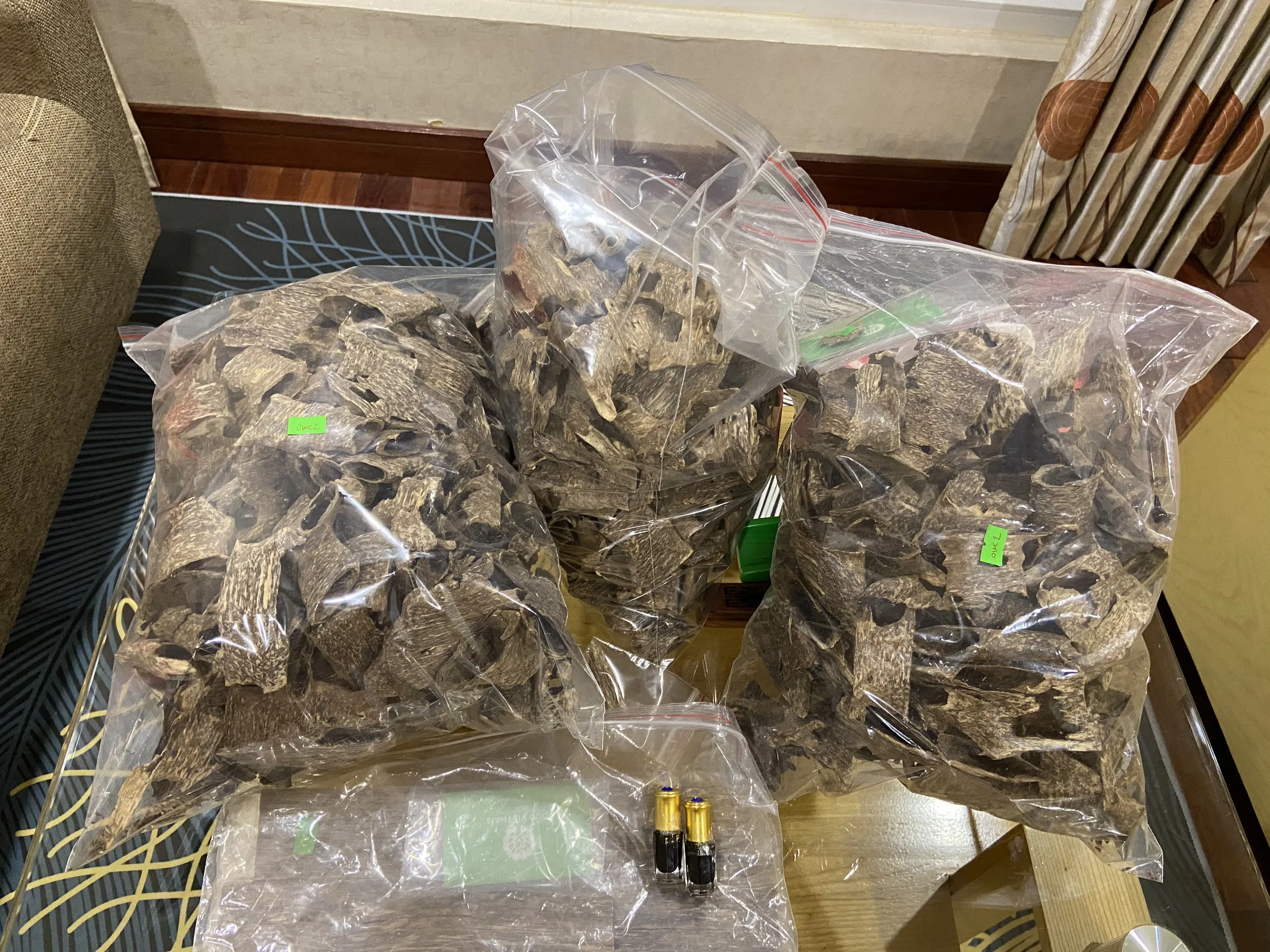 Лучший Tripple Plus высококачественные деревянные чипсы Oud роскошный запах масла Супер специальный 3 А + сладкий аромат Oudwood ручная работа