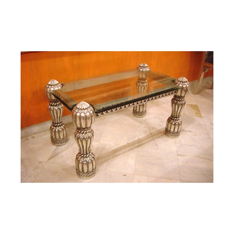 Новое поступление интересного белого металлического кофейного столика с стеклянной столешницей